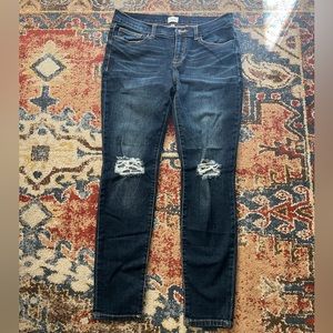 Low rise ripped skinny jeans